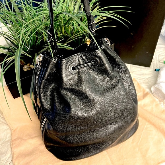 BALENCIAGA bucket papier bag. …… - Picture 13 of 17